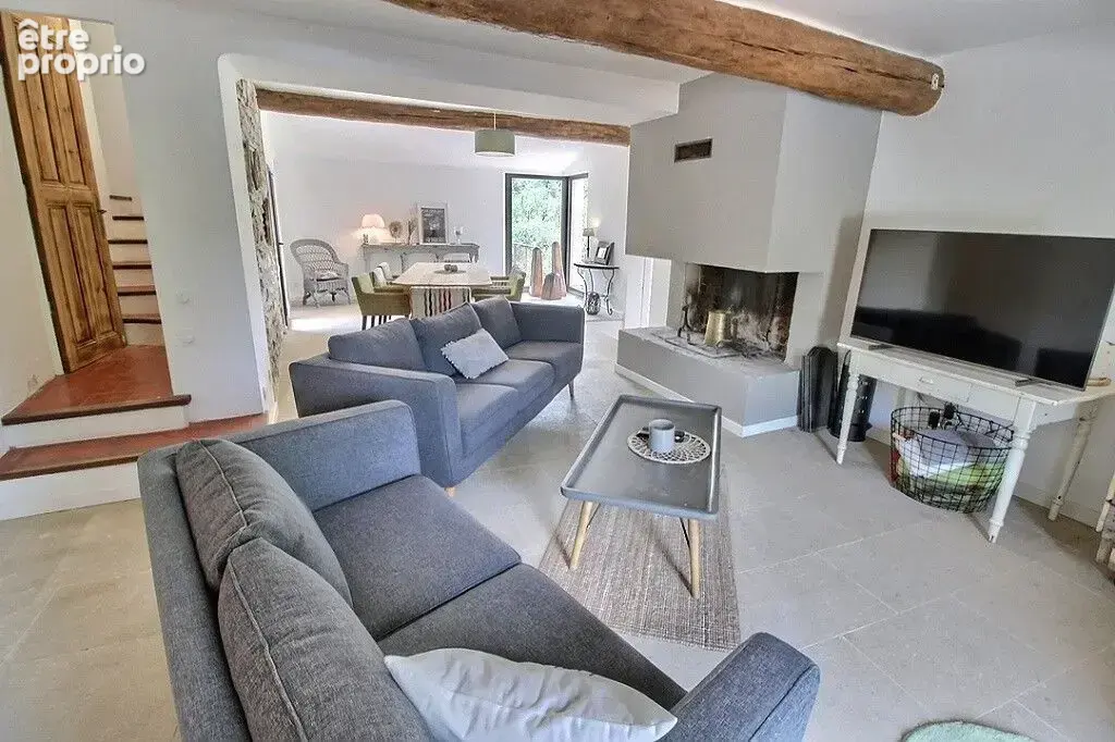 VENASQUE MAS EN PIERRE 225 m² sur plus d'un hectare de terrain arboré avec piscine et gîte. - photo 11