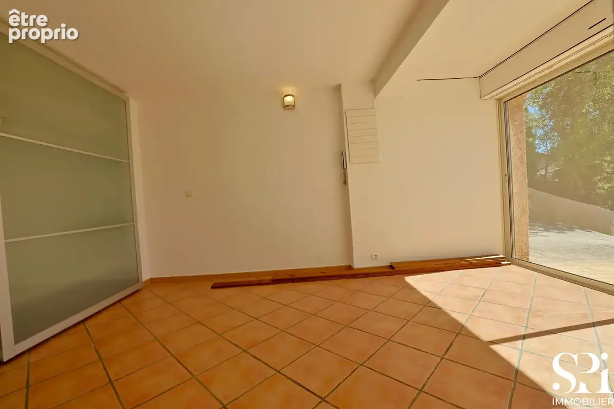 Vente maison Pierrefeu-du-Var (83)   Maison 195m2 au sol divisée 2 appartements   Terrain 1 740 m2 - photo 16