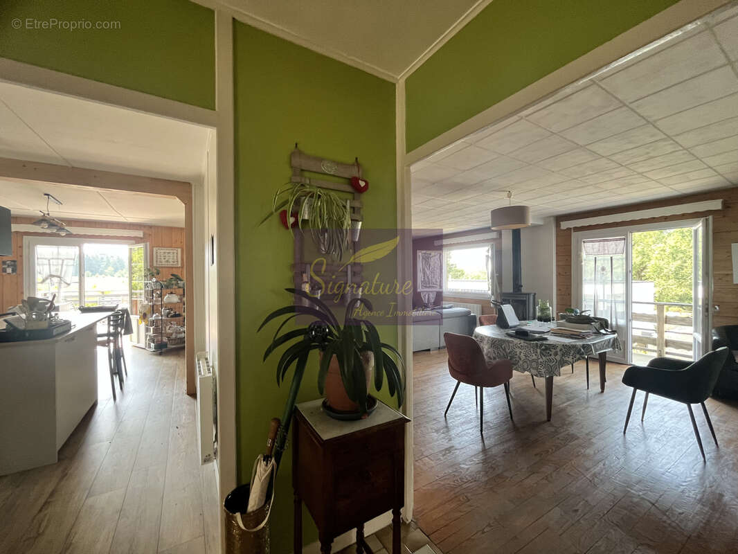 Maison familiale en ossature bois de 145 m2, quatre chambres.  Terrain de 1824 m2 garage double. - photo 9