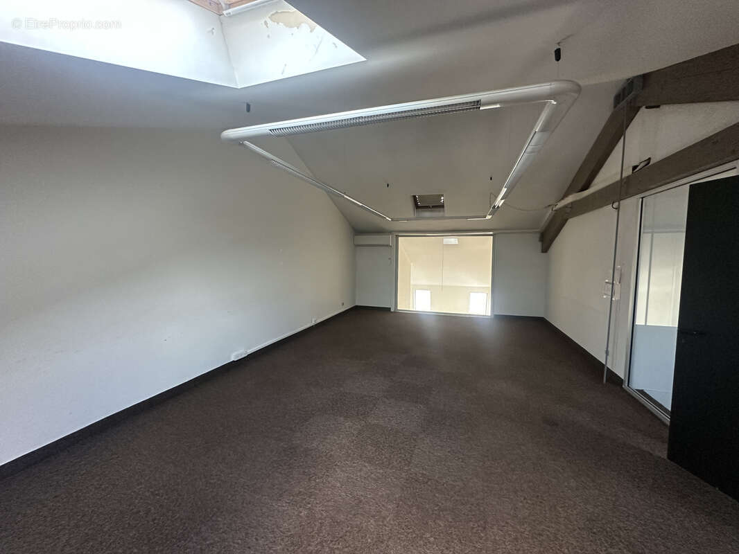 JEANNE-D'ARC - Plateau de 339m2 sur 2 niveaux - 980 000 € - photo 8