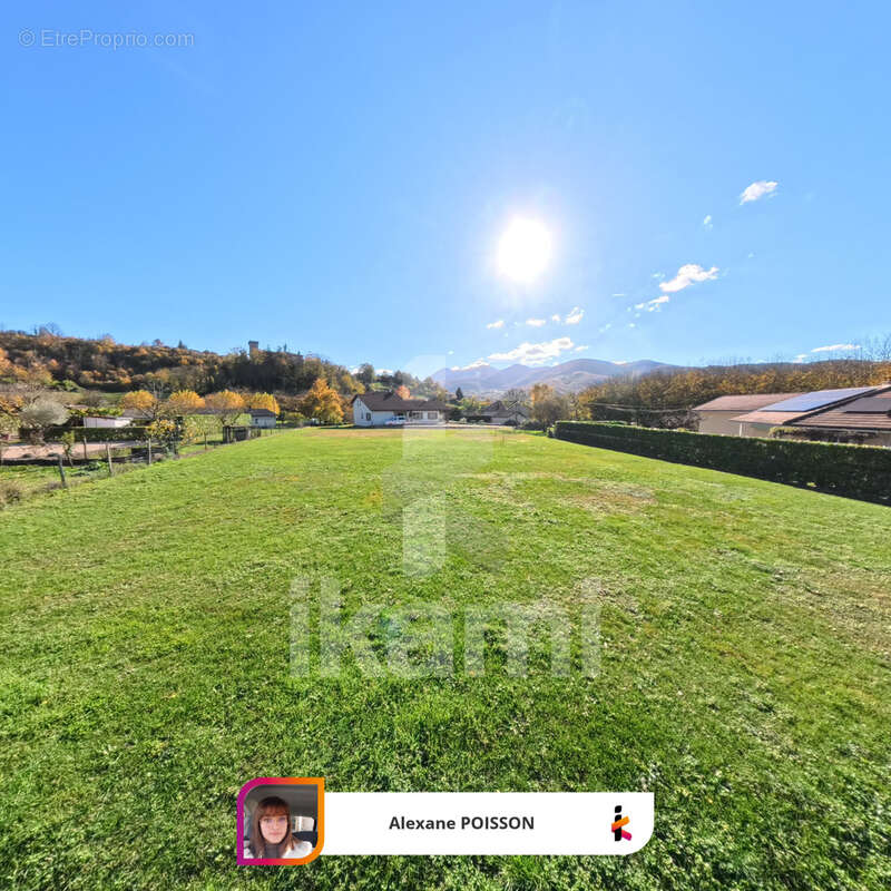 Terrain à SAINT-JUST-DE-CLAIX