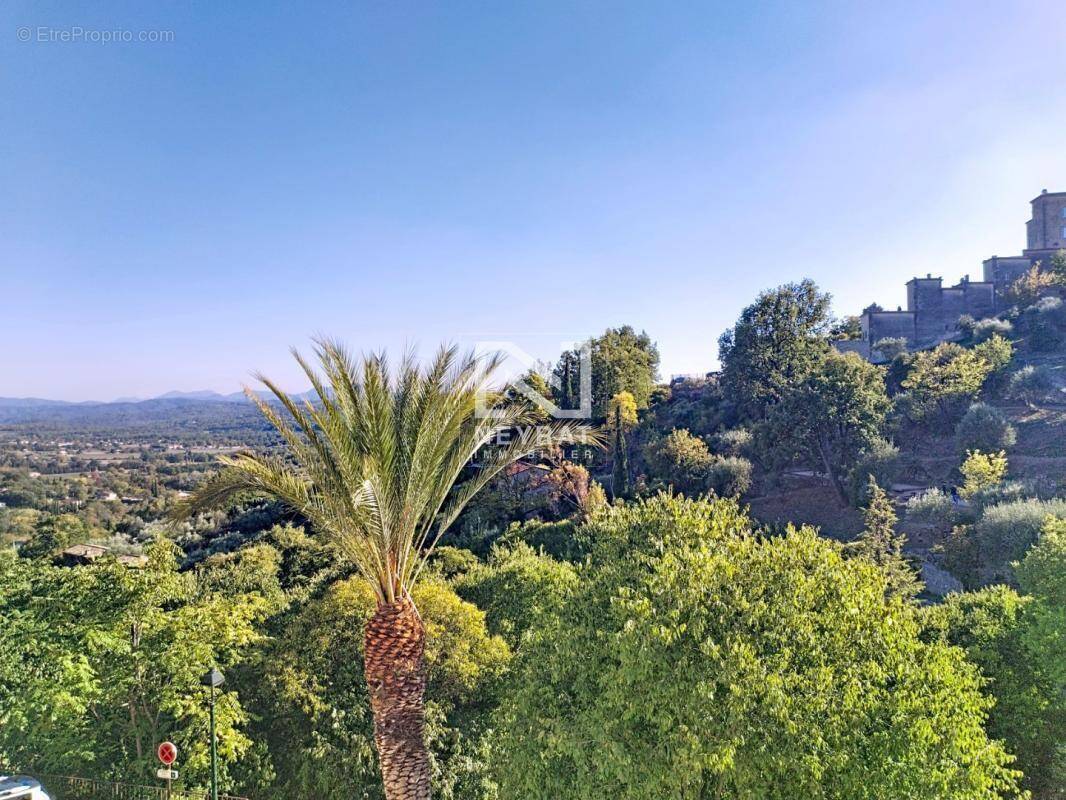 Appartement à TOURRETTES