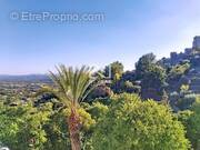 Appartement à TOURRETTES