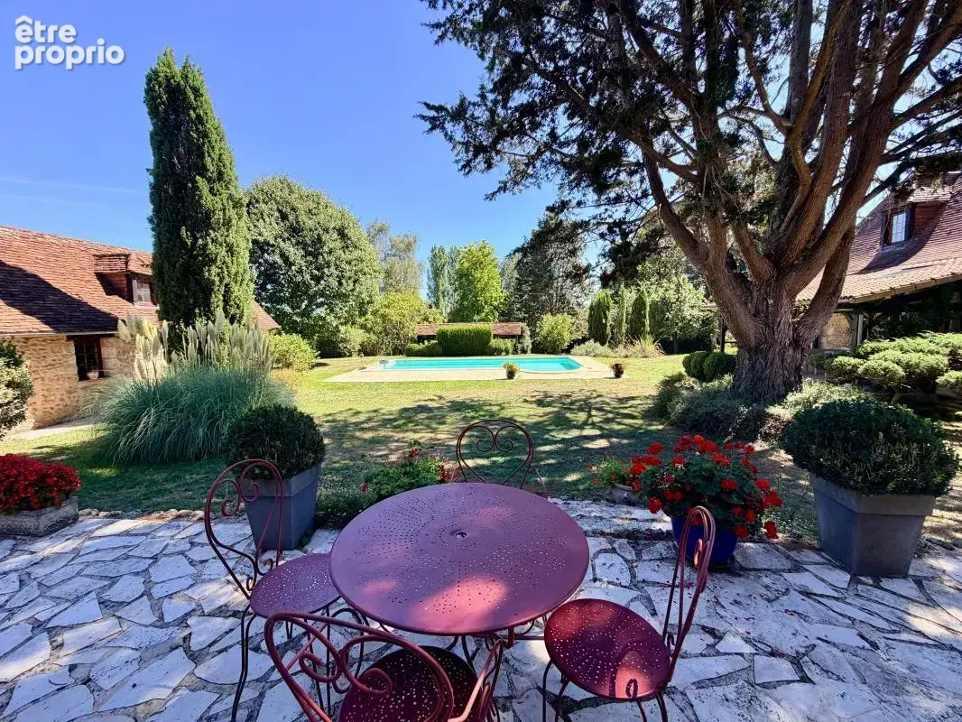 Trois maisons en pierre, piscine et étang - photo 33