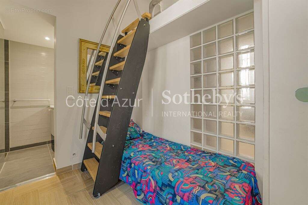 Théoule-sur-Mer, villa de quatre chambres avec piscine et terrain plat de 1 465 m² - photo 15