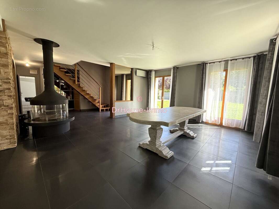 Maison 217 m² à La Vendue-Mignot  - photo 15