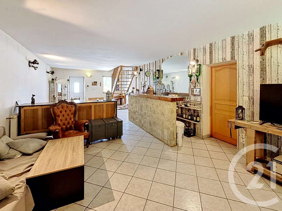 Maison à MONTMANCON