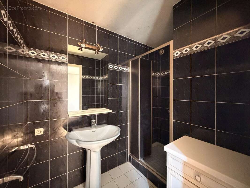 Maison de ville avec garage et beau potentiel au cœur de Ruffec - photo 15
