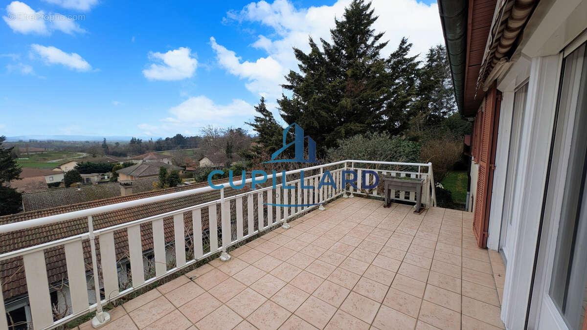 Maison à MONTAGNY