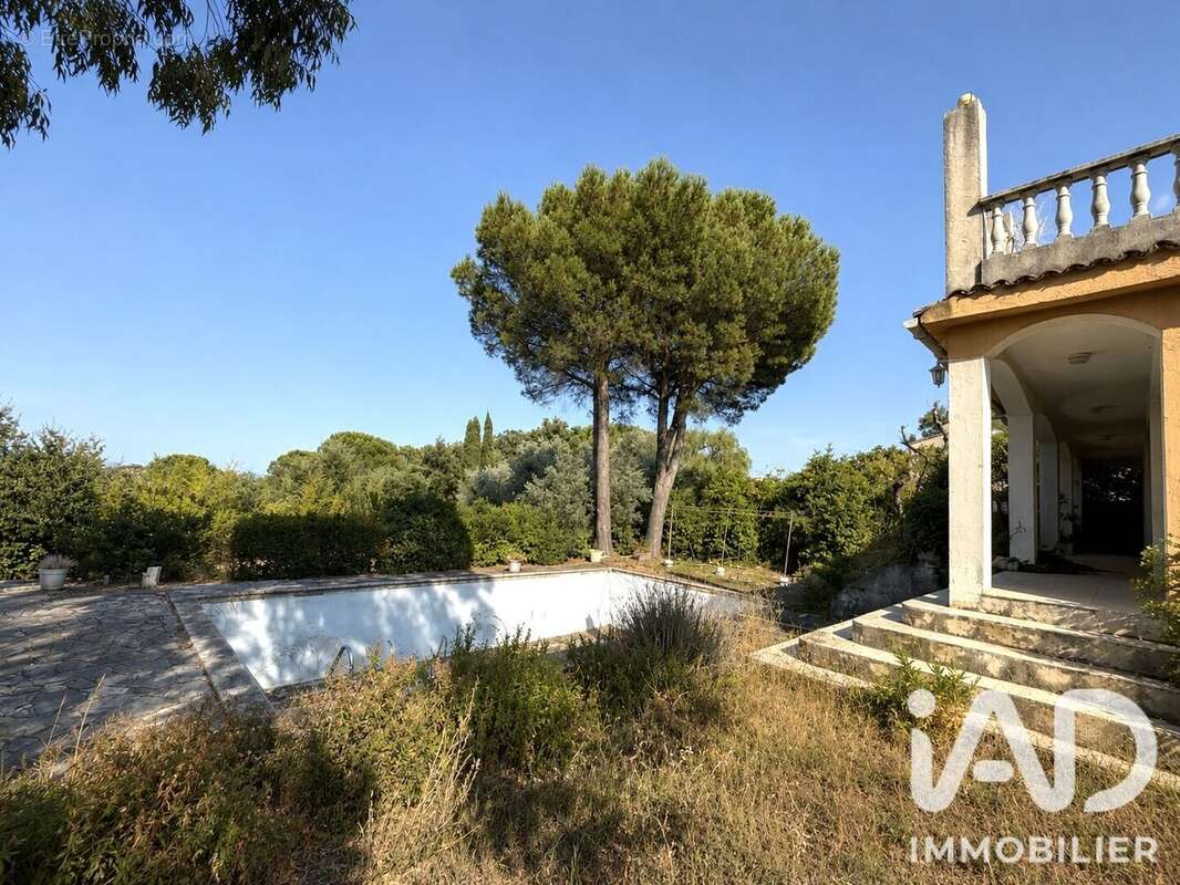 Maison 135 m² à Cogolin  - photo 4