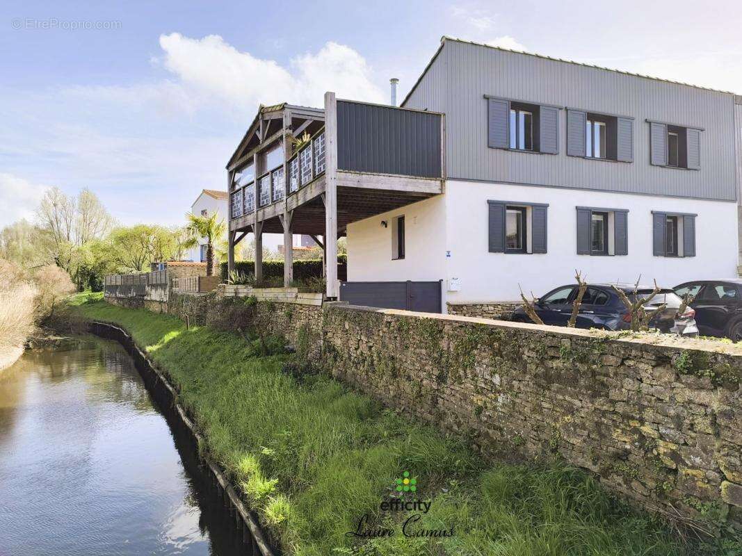 Maison 213 m² à Talmont-Saint-Hilaire  - photo 2