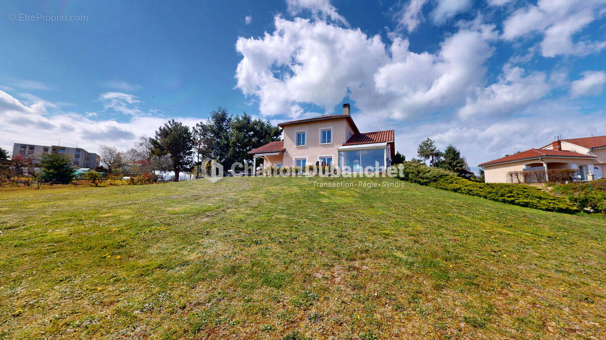 Maison à SAINT-GERMAIN-LAVAL