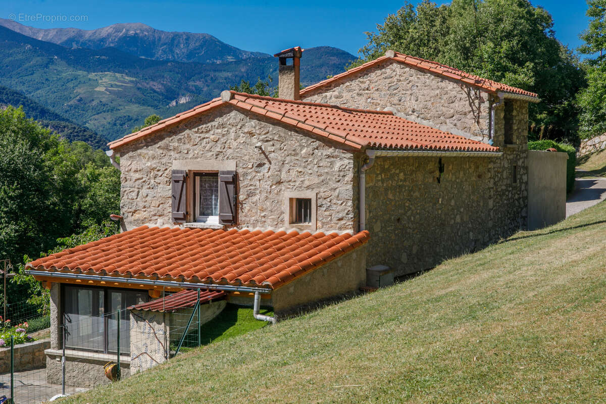 Mas 110 m2 sur 2763 m2 de terrain - photo 2