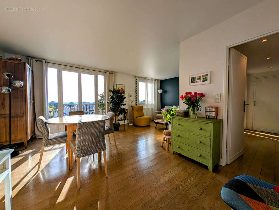 Appartement à LE MESNIL-LE-ROI