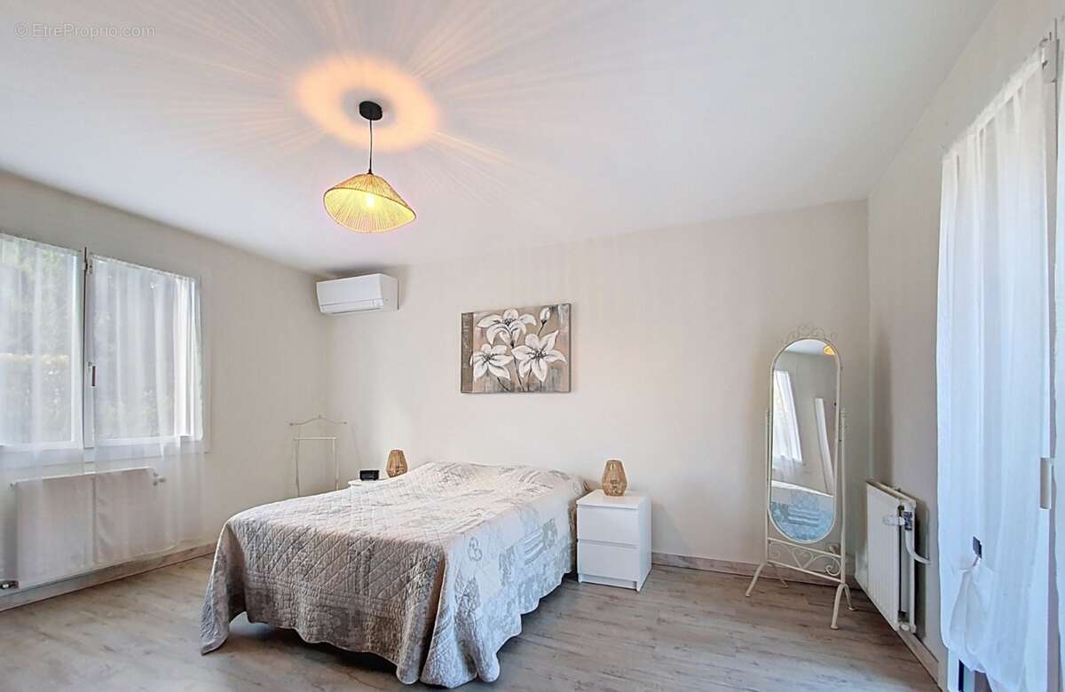 A 10min de CHAMBERY sur NOVALAISE Villa d’architecte 7 pièces de 220 m² plus T2 indépendant 50 m² sur plus de 1700m2– Idéal pour - photo 9