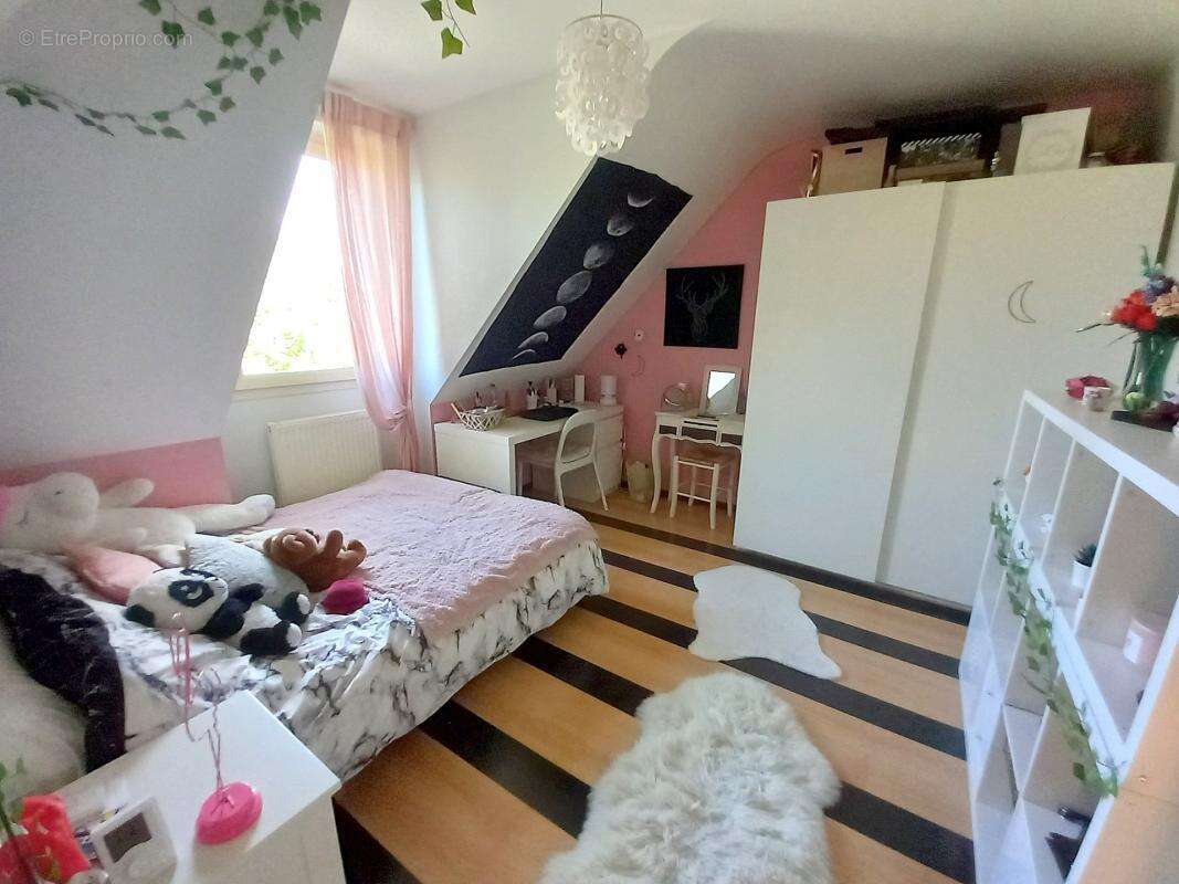 Maison familiale de 250 m² – 5 chambres - terrain 1569m² - au calme - photo 13