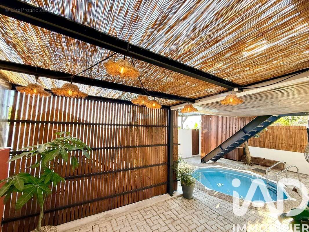 Maison 140 m² à Le Port  - photo 8