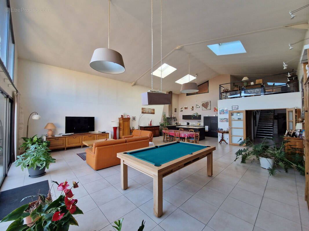 Photo 1 - Commerce à AMIENS