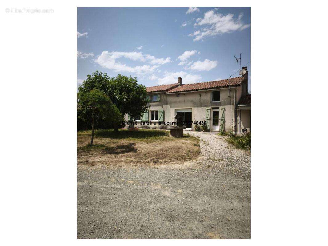 Maison à COURLAY