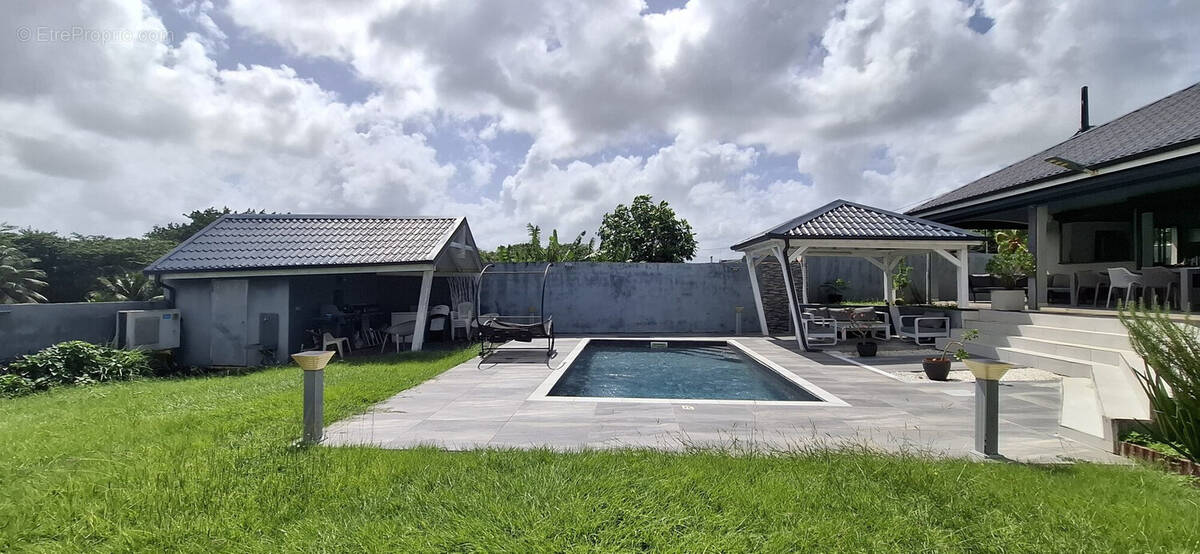 Maison à BAIE-MAHAULT