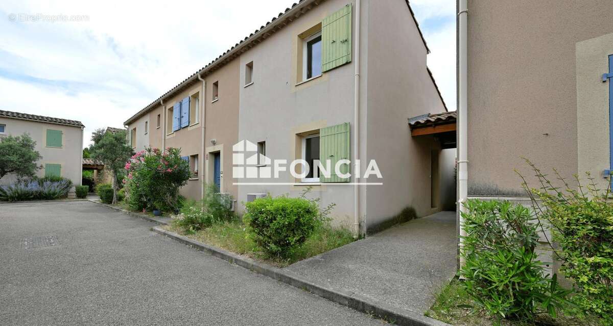 Appartement à MOURIES