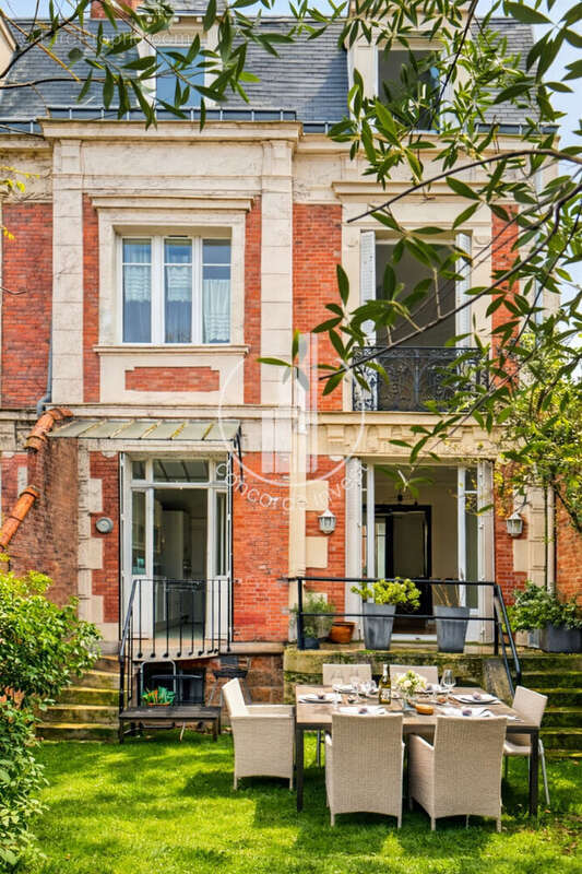Maison à COURBEVOIE