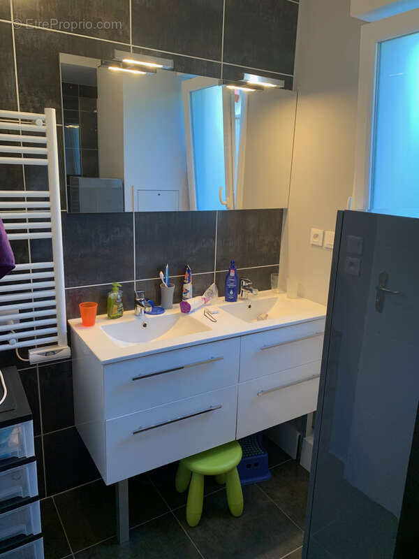 Appartement à CHARBONNIERES-LES-BAINS