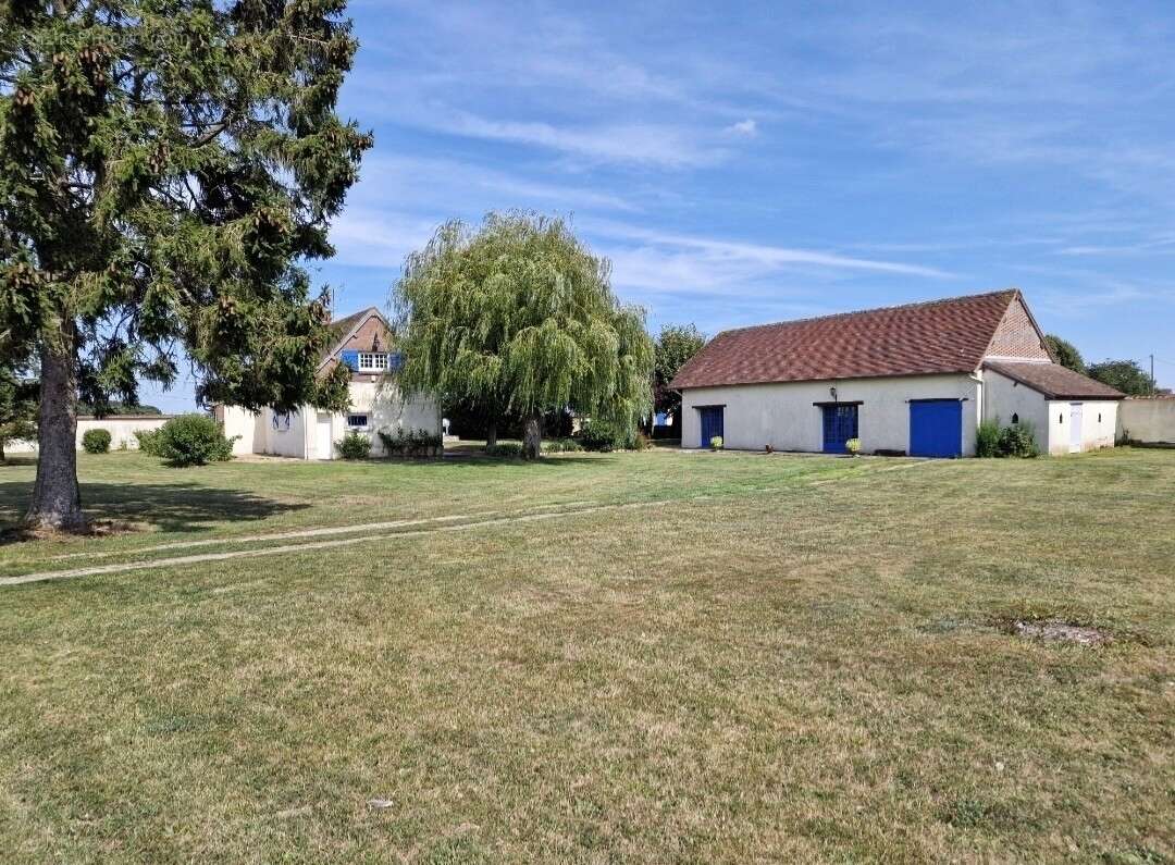 Maison à MARCILLY-LA-CAMPAGNE