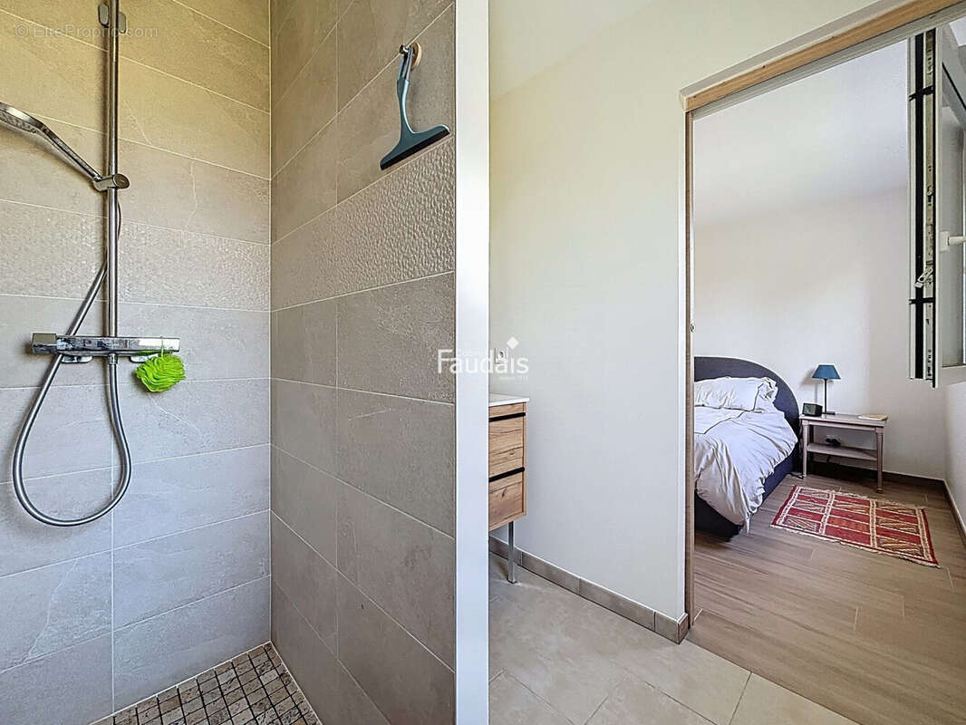 Maison 117 m² à Moyon  - photo 8