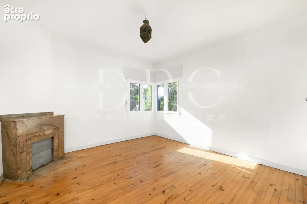 Maison de caractère, T6 de 171 m2 au calme avec jardin, terrasses et garages. - photo 8