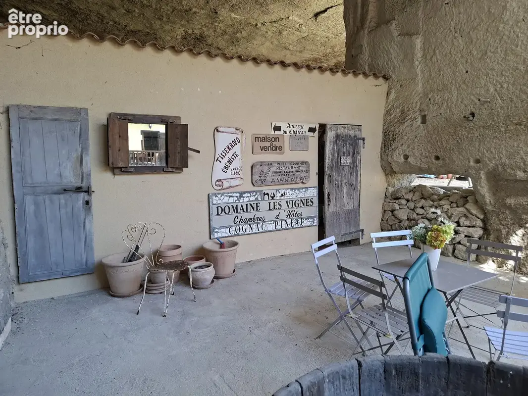 Maison de village magnifiquement préservée, située dans un village classé et offrant une vue panoramique. - photo 16