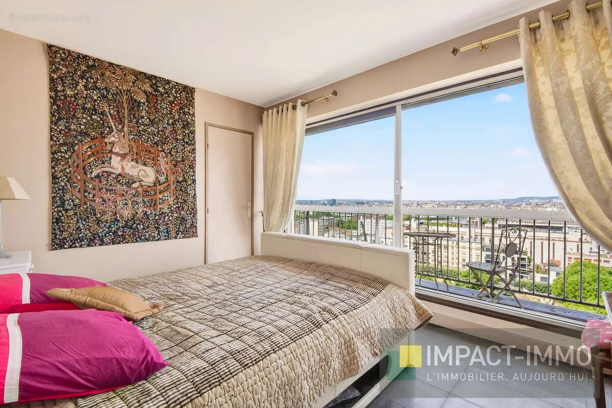 Appartement à COURBEVOIE