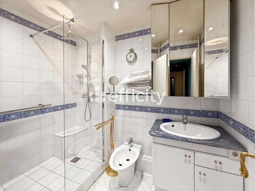 Appartement à PARIS-15E