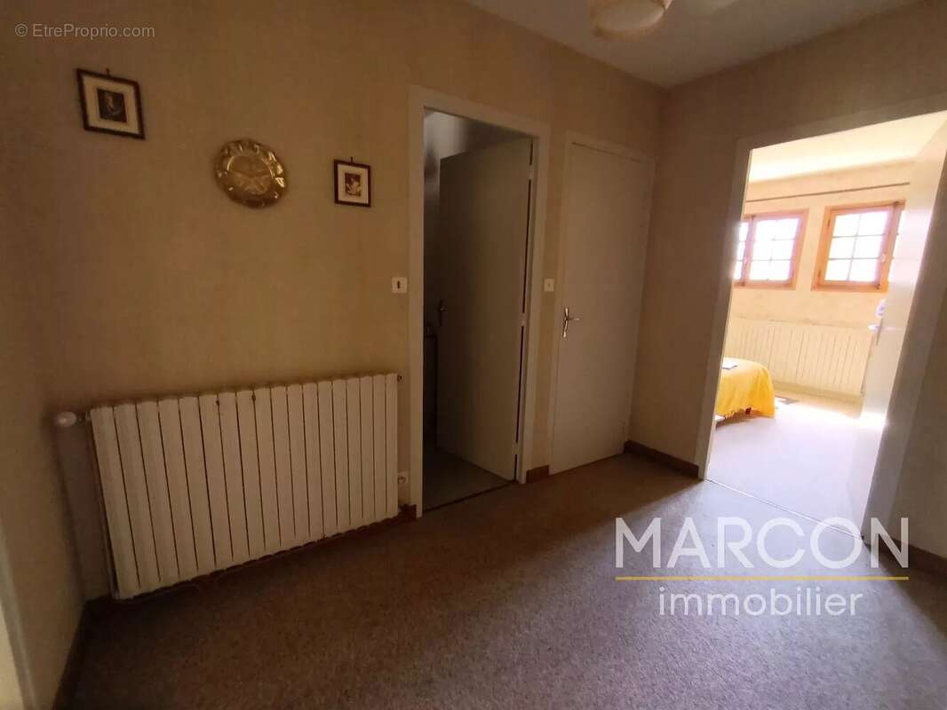 Maison à SAINT-HILAIRE-LE-CHATEAU