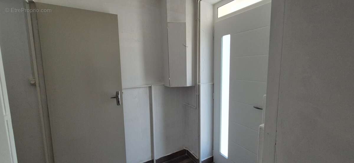 Maison de ville composée de deux appartements, 110 m2, proximité place Victor Hugo, jardin clos, cour avec stationnement - photo 25