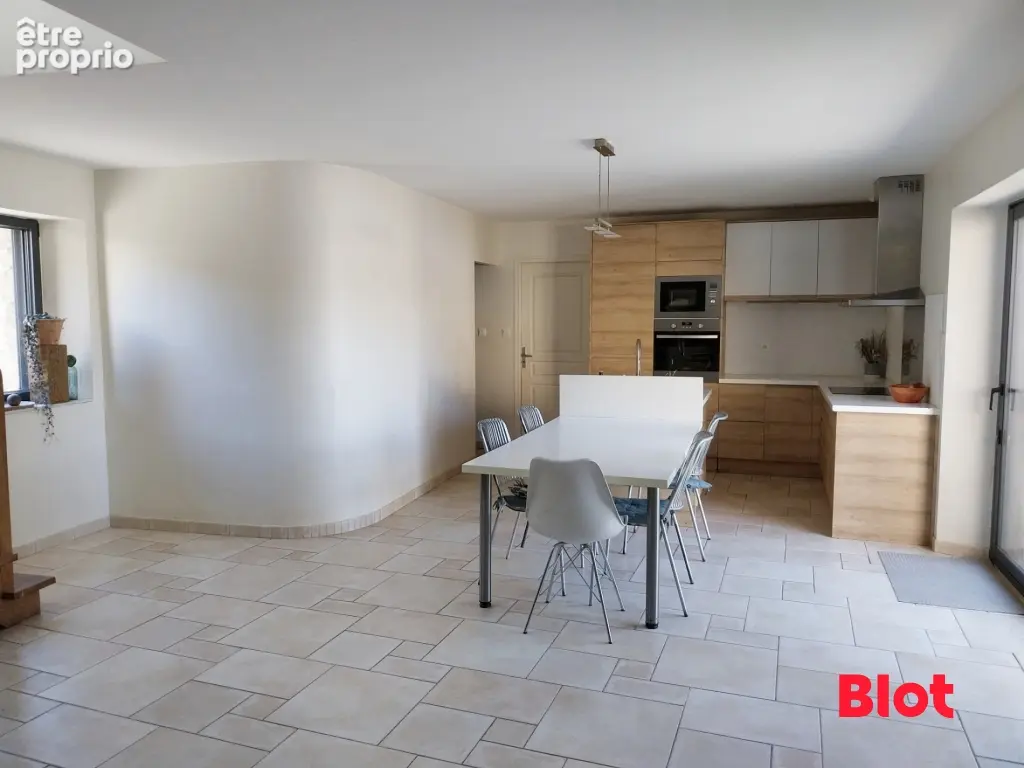 Maison 8 pièces 198 m² à vendre à Saint-Germain-En-Cogles (35133) - photo 3