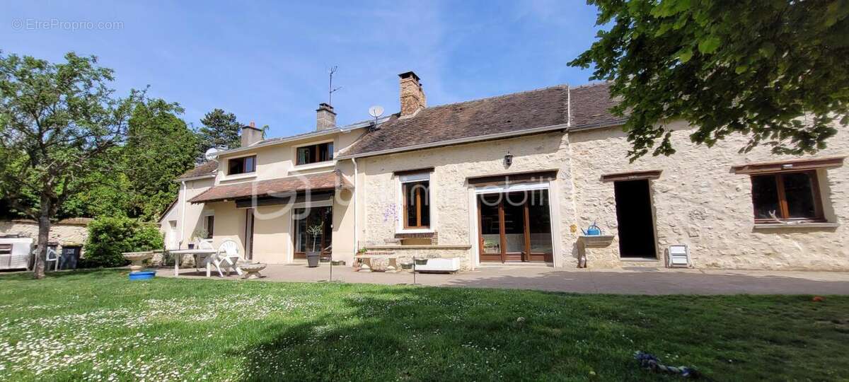 Maison à MONTEREAU-FAULT-YONNE