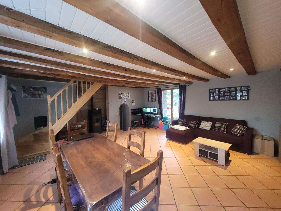 Maison à MESPLES