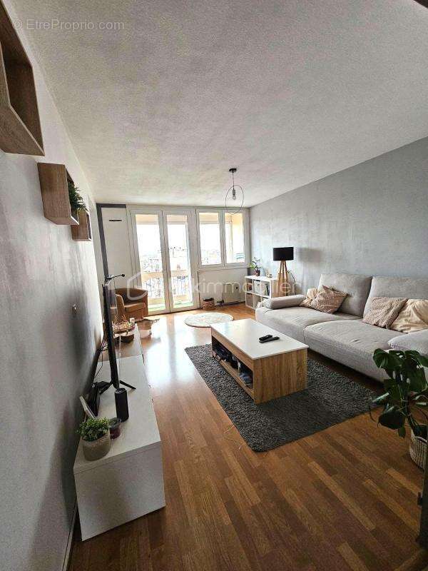 T4 de 78 m² avec ascenseur, balcon, cave et vue panoramique sur les Pyrénées - photo 11
