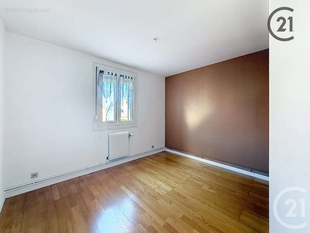 Maison à SAINT-JULIEN-LES-VILLAS