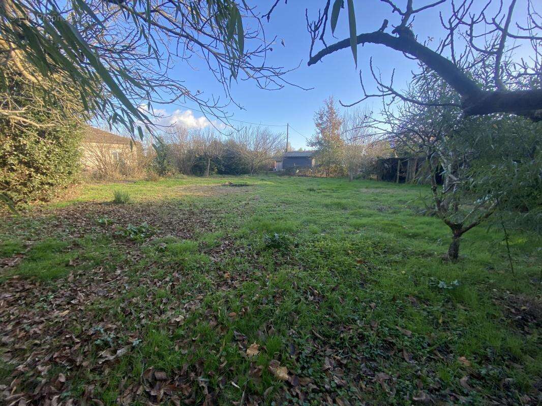 Maison à SAINTE-FOY-DE-PEYROLIERES