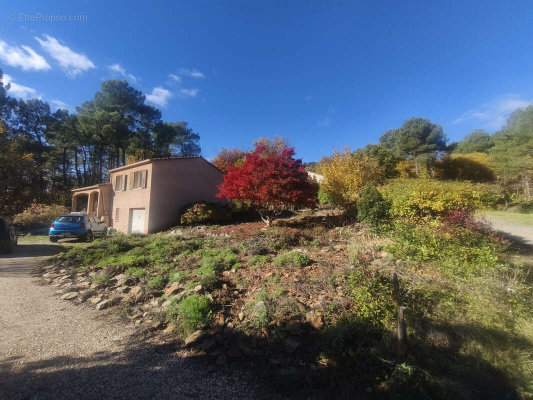 Maison à LE COLLET-DE-DEZE