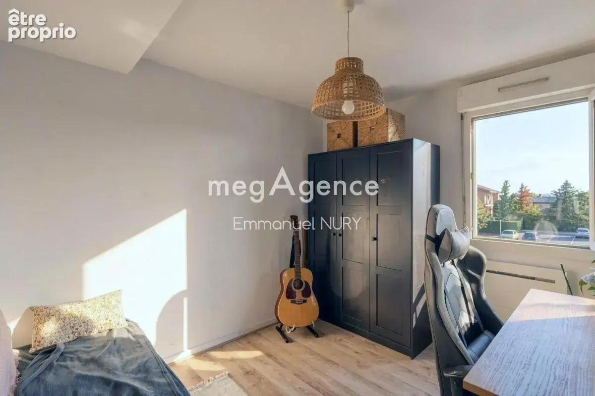 Cœur de Saint Genis-les-Ollières – T4 duplex avec balcon, parking & possibilitè garage - photo 11