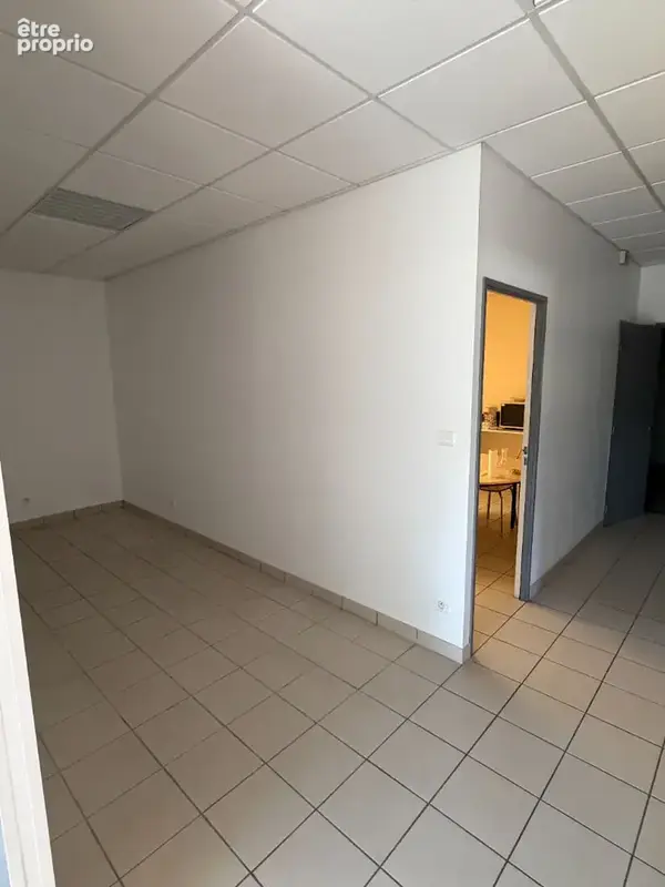 Local d'activité 375 m²  A vendre - Très bon état - Zone OCEALIM - photo 9