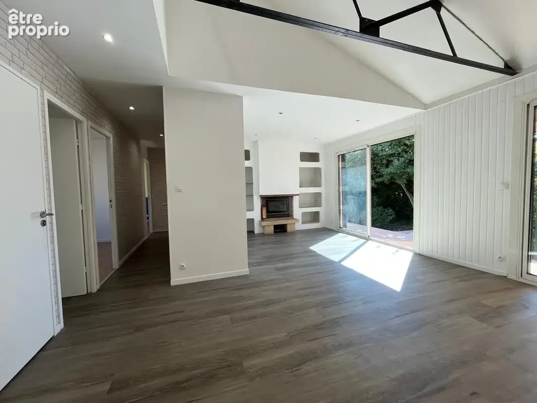 La Seyne sur mer, Quartier sud. Maison T5 de 91 m2 sur 600 m2 de terrain avec garage. - photo 3