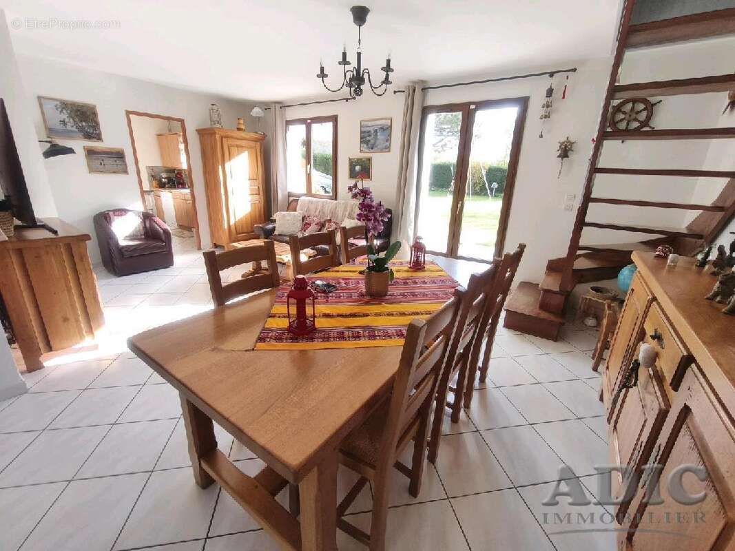 Maison 118 m² à Le Plessis-Belleville  - photo 4