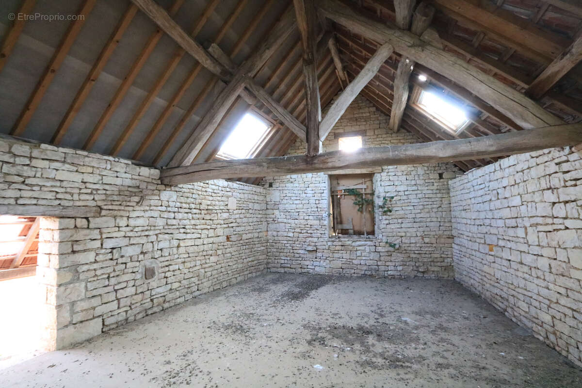 Maison à MOULINS-EN-TONNERROIS