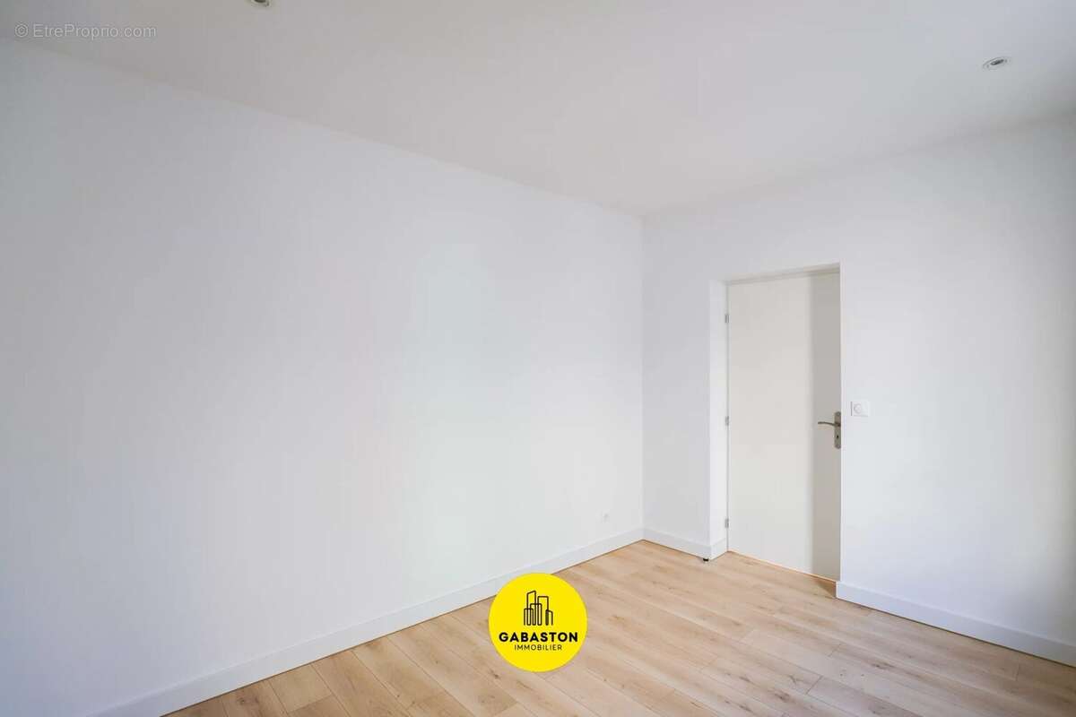 Appartement à MARSEILLE-1E