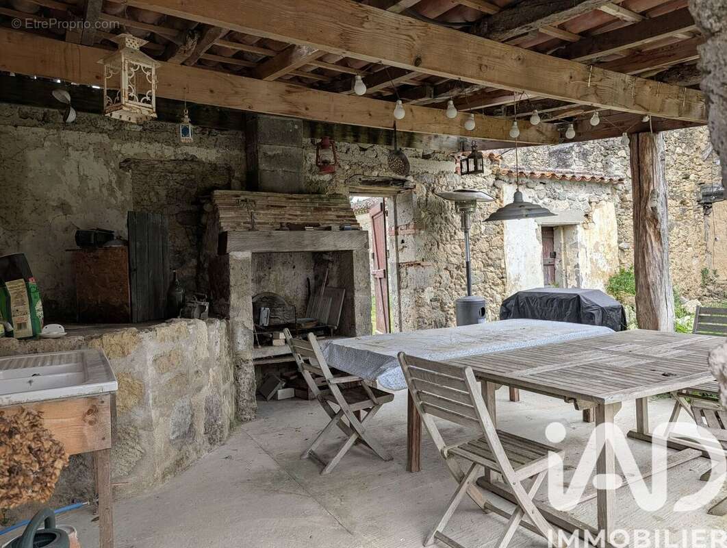 Maison 225 m² à Moncrabeau  - photo 4