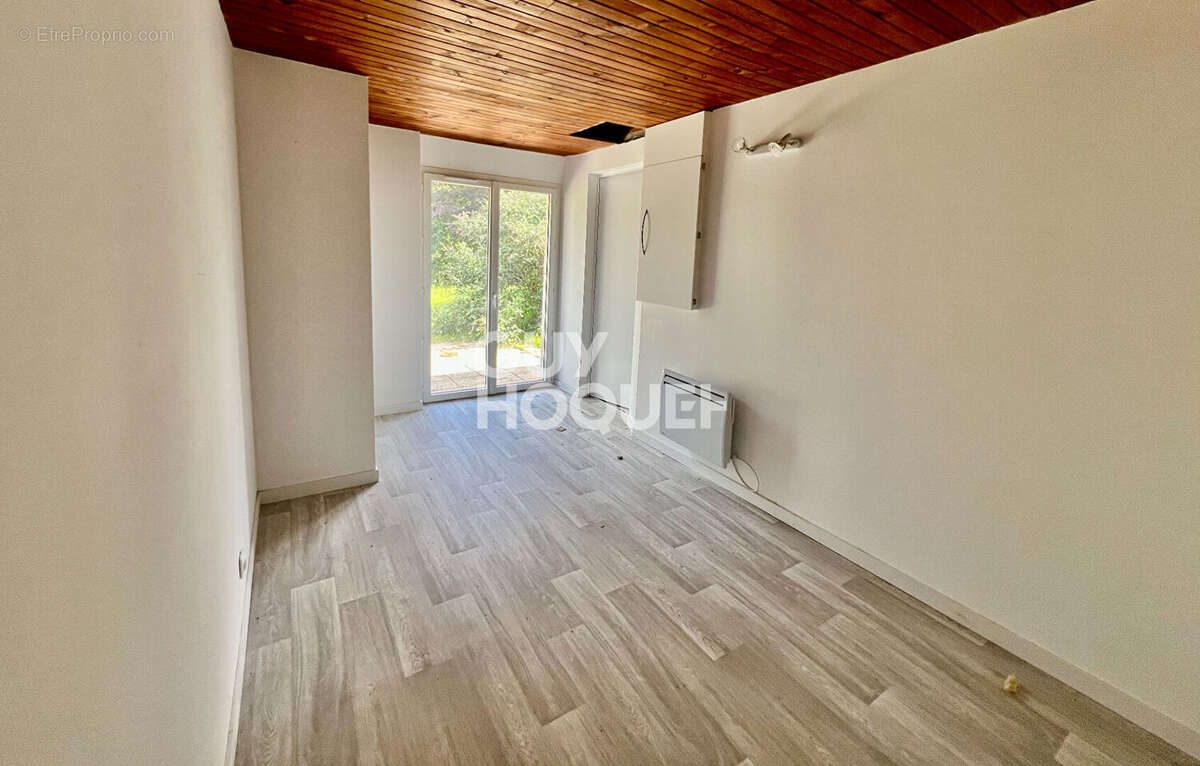 Maison à ESPINASSE-VOZELLE